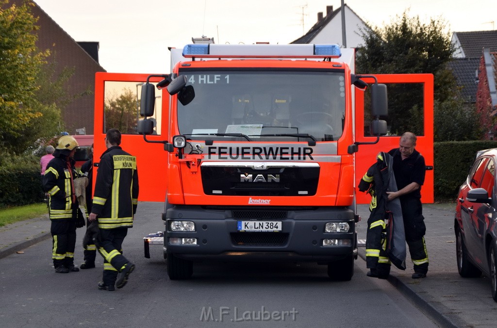 Feuer 2 Vollbrand Reihenhaus Roggendorf Berrischstr P140.JPG - Miklos Laubert